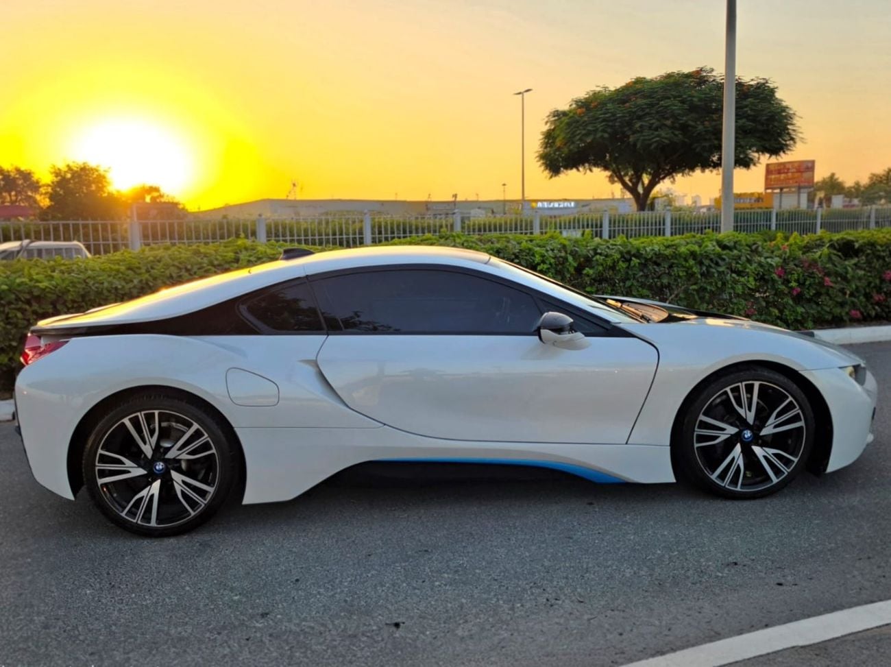 BMW i8 STD BMW i8 Coupe 2015 | Plug-in Hybrid | futuristic Design