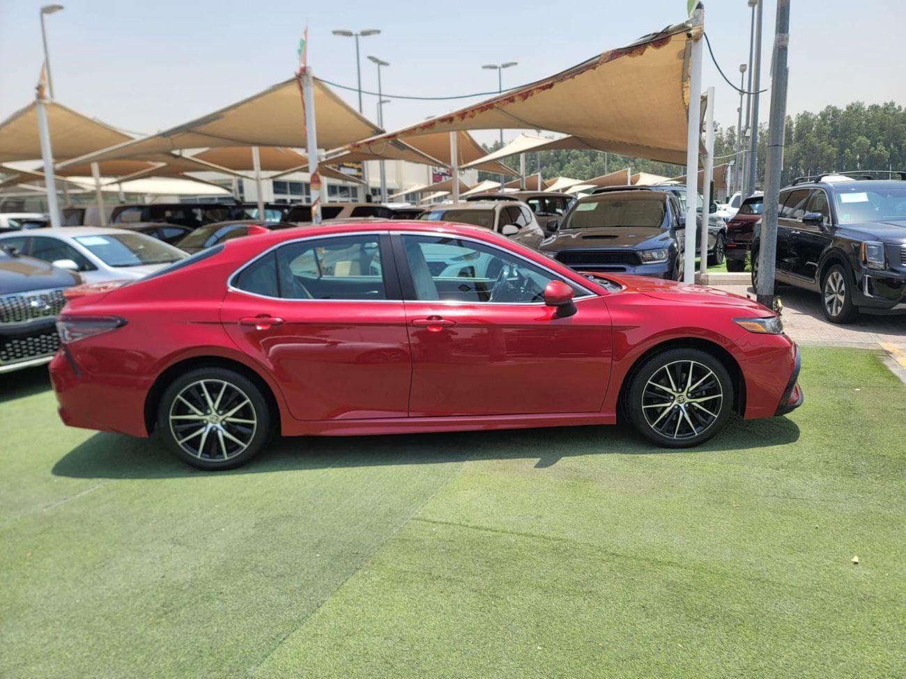 Toyota Camry SE 2.5L (181 HP)