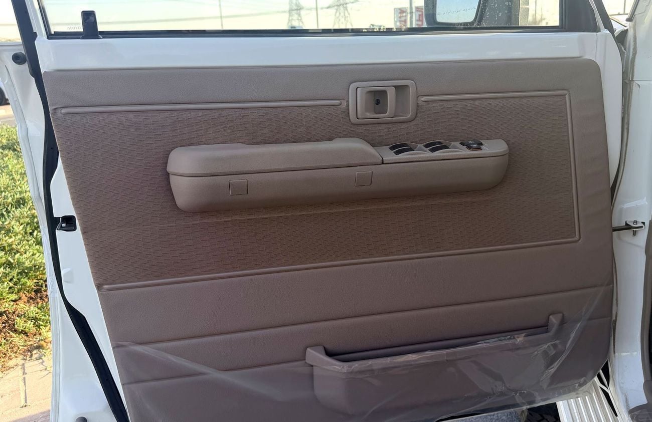 Toyota Land Cruiser DLX Manual 4WD 2.8L DIESEL