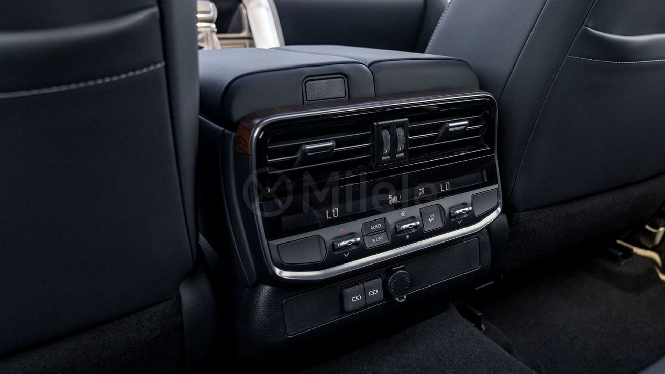 تويوتا لاند كروزر TOYOTA LAND CRUISER 300 VX
