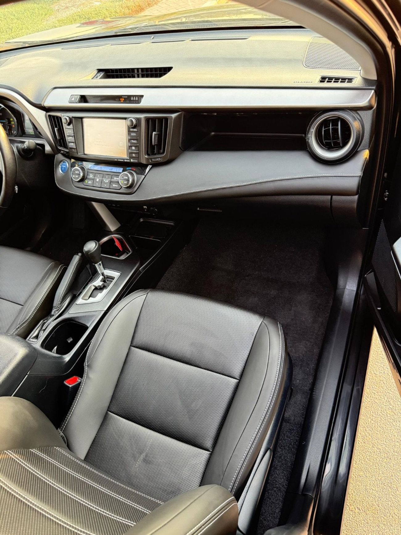 تويوتا راف ٤ XLE 2.5L