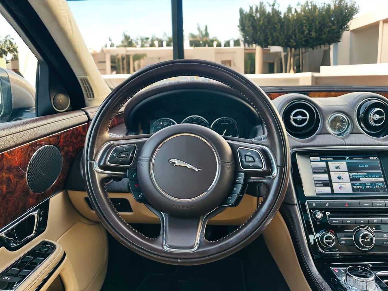 Jaguar XJ AED 980 PM | JAGUAR XJL  LUXURY | FULL AGENCY MAINTAINED | GCC SPECS | FIRST OWNER