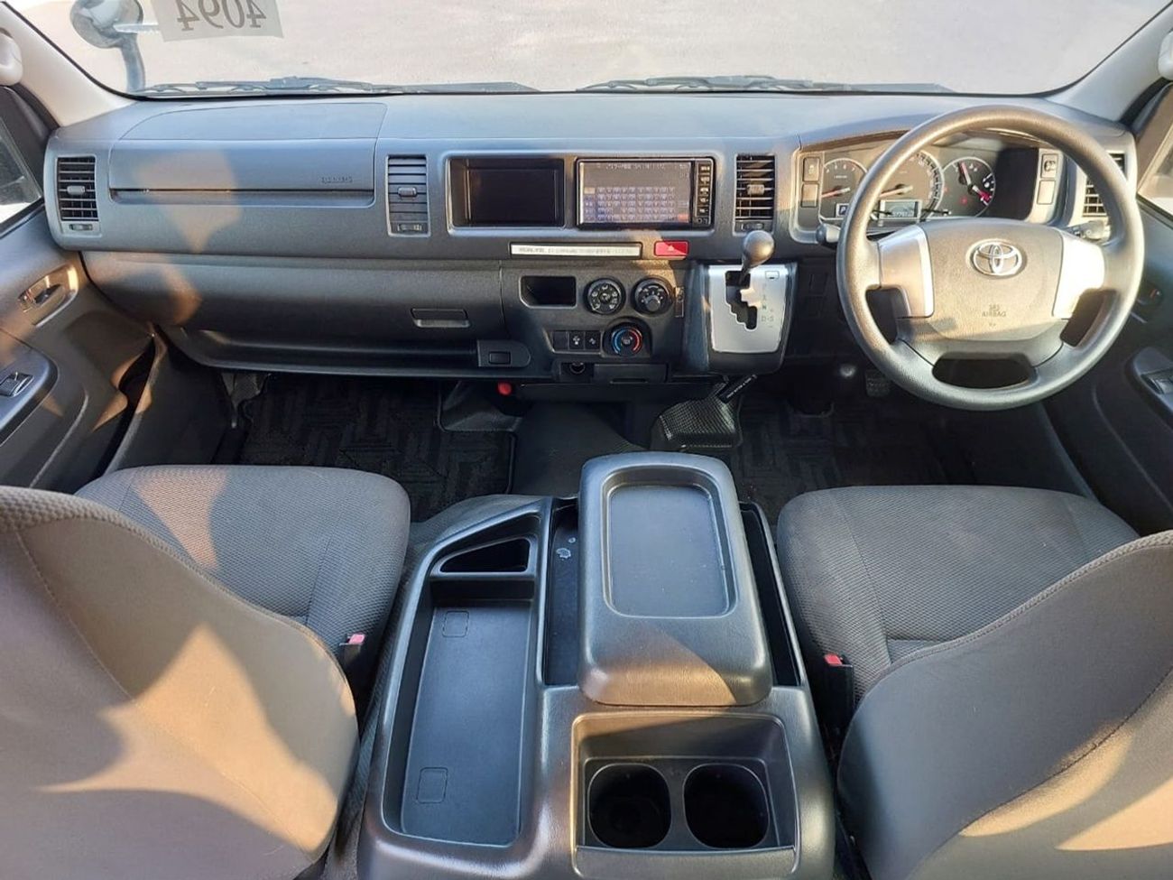 Toyota Hiace TOYOTA HIACE VAN RHD 2017 MODEL 2.7 L PETROL AUTOMATIC(PM28216)