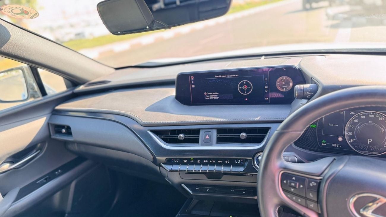 Lexus UX250h PREMIUM CONDITION | WHITE COLOR | 2.0L HYBRID ENGINE | RHD | 2021 | REAR VIEW CAMERA