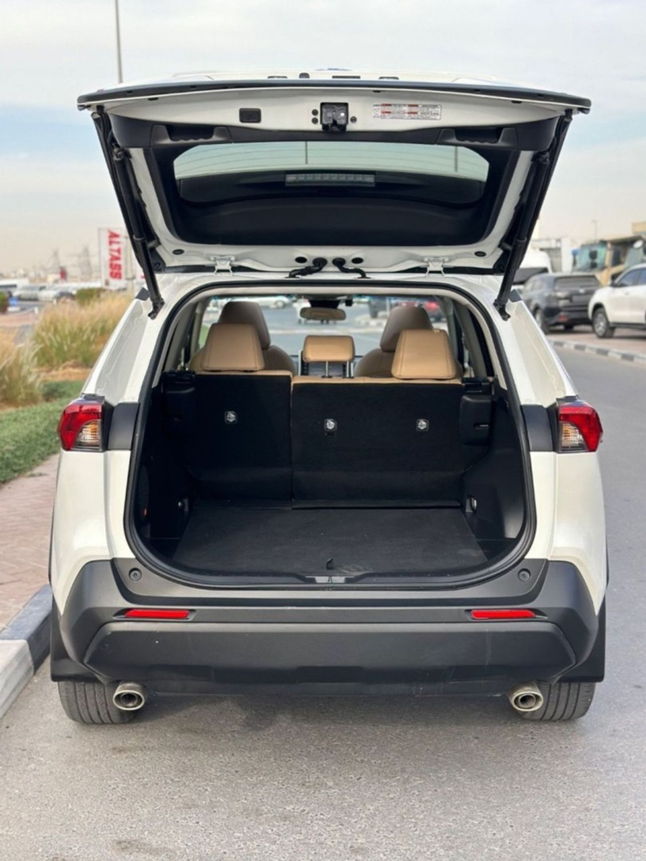 Toyota RAV4 XLE premium, sunroof,leather seats,JBL ,limited rims