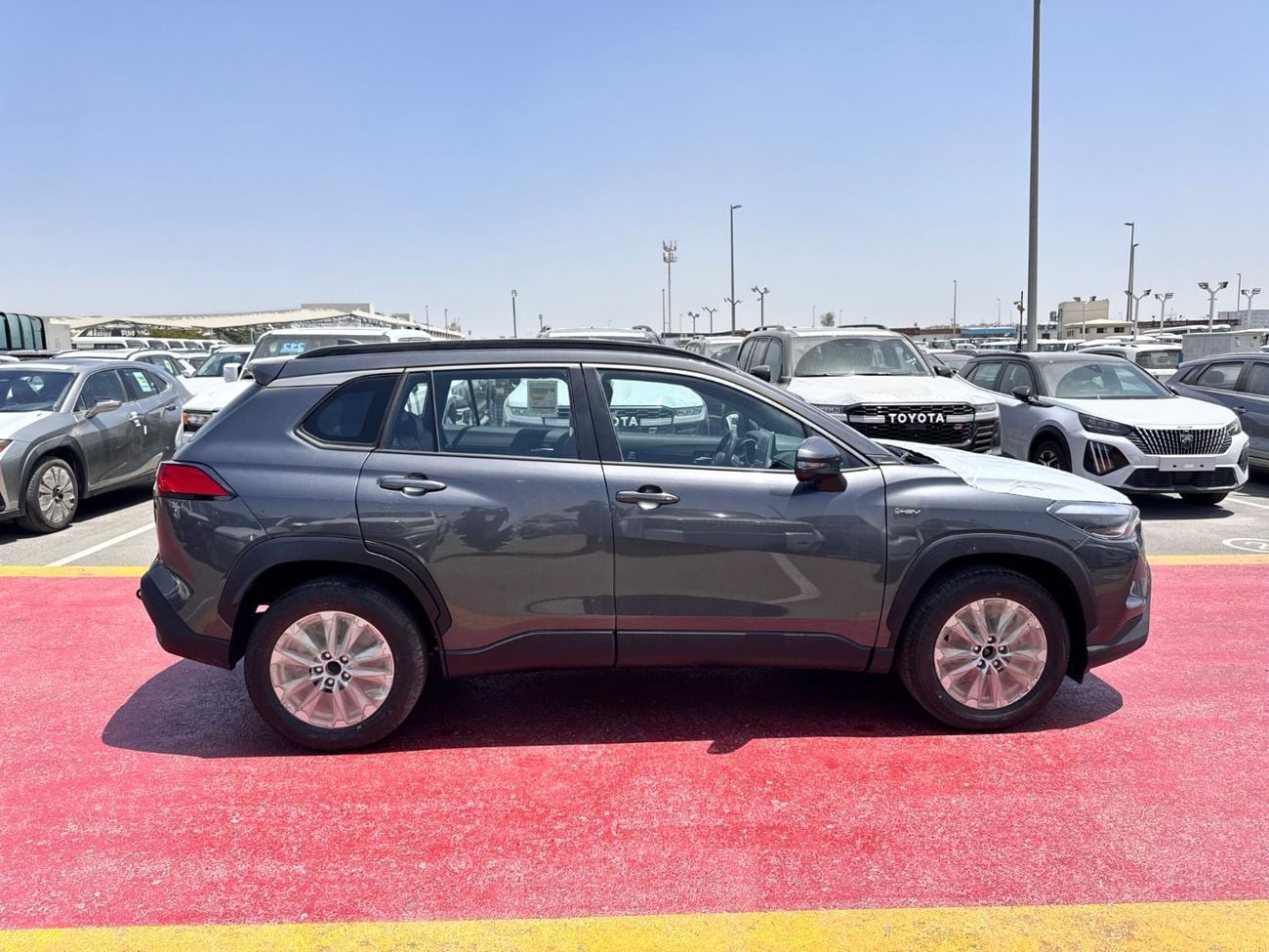 تويوتا كورولا كروس LTD HEV 2026 TOYOTA COROLLA CROSSOVER 1.8L HYBRID PETROL A/T SUNROOF FULL GCC BRAND NEW 0KM
