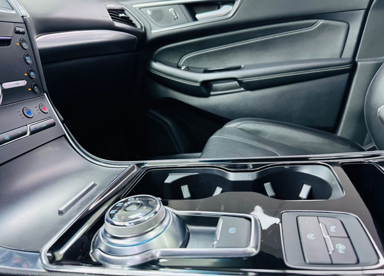 Ford Edge GCC .. FSH .. Original paint .. warranty .. Service .. AWD .. Titanium .