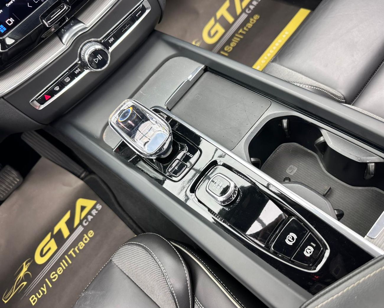 فولفو XC 60 2023 Volvo XC60 B5 Ultimate Dark, May 2028 Volvo Warranty, Volvo Full Service History, GCC