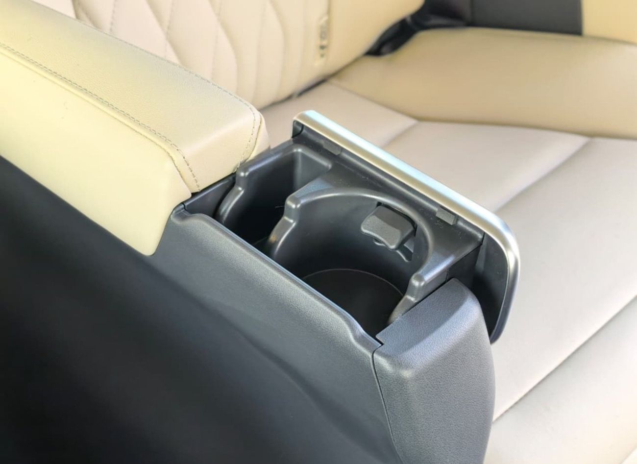 Toyota Granvia 3.5L Premium