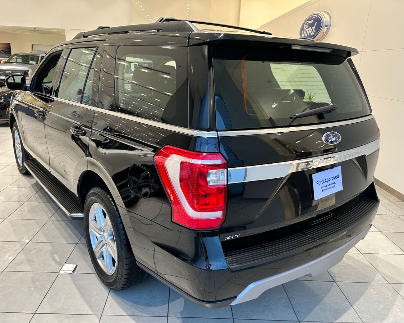 Ford Expedition XT221 / FREE Insurance + Registration / AL TAYER MOTORS / AL QOUZ SHOWROOM