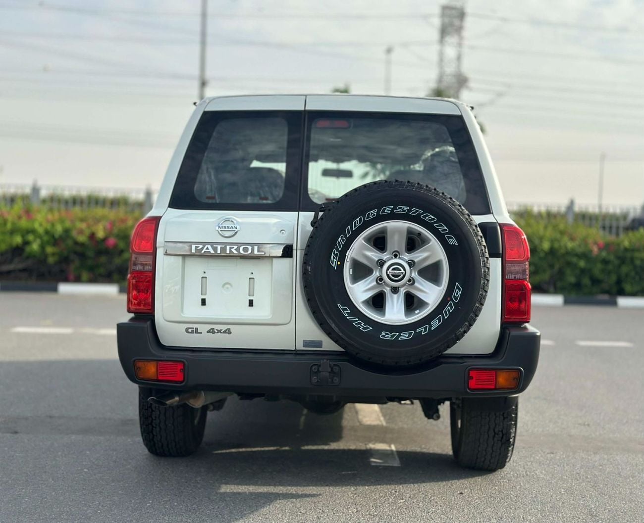 Nissan Patrol SAFARI GL 4.8L M/T (7 Seater)