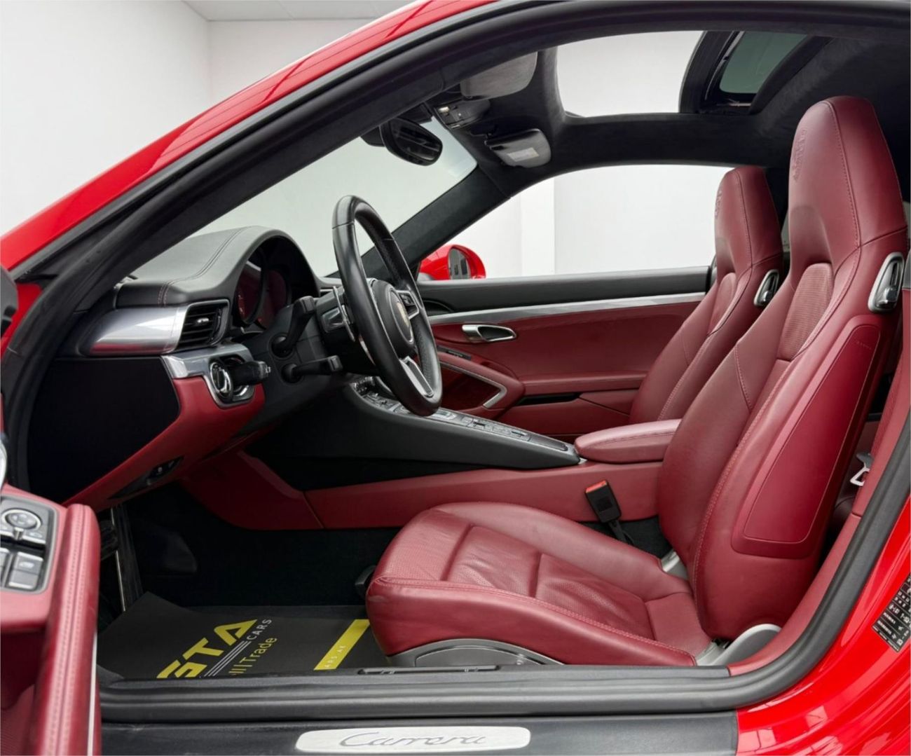 Porsche 911 2017 Porsche 911 Carrera,  Service History, Excellent Condition, GCC