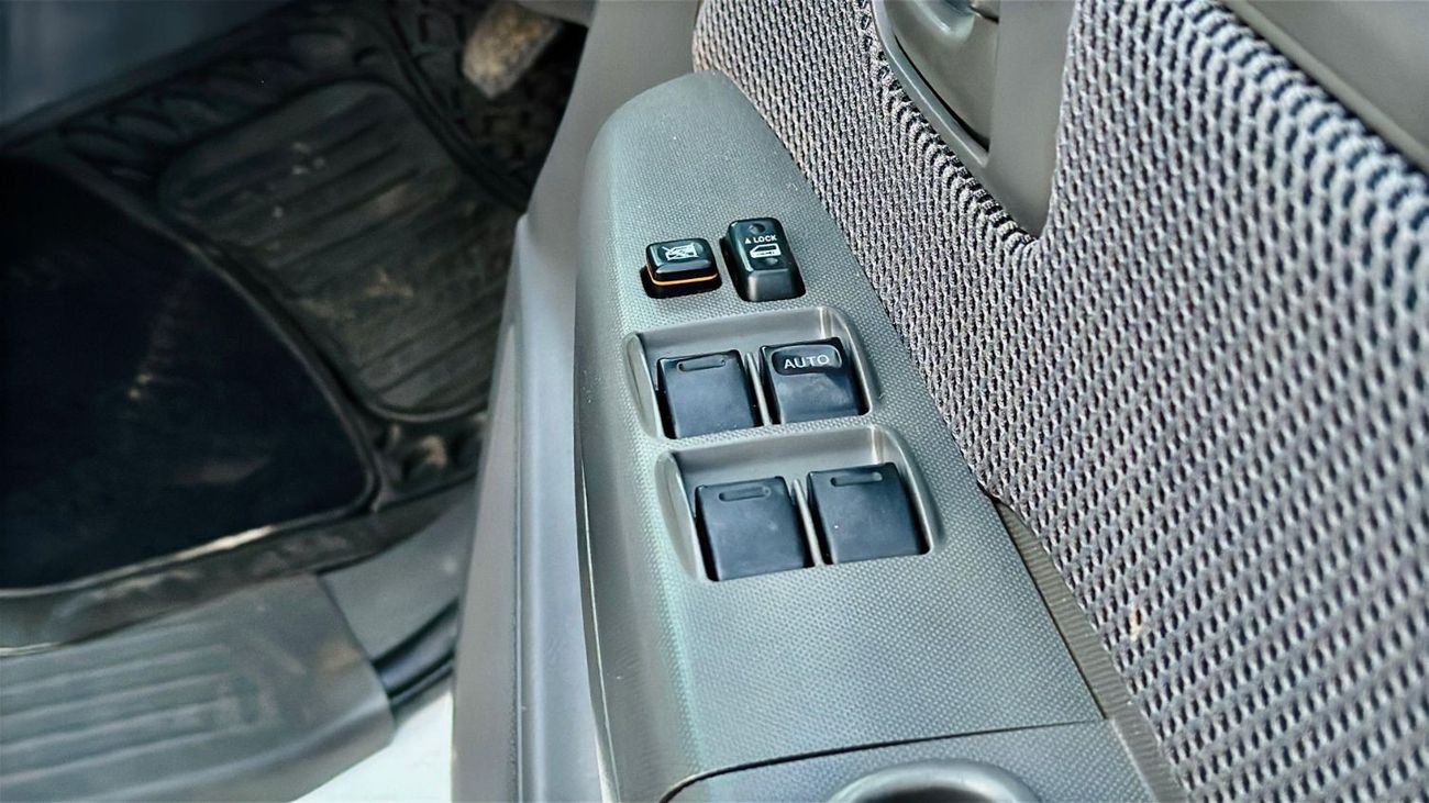 تويوتا هيلوكس PREMIUM BULL BAR INSTALLED | SPORTS BAR WITH BASKET | 3.0L DIESEL ENGINE | RHD | 2012 | MANUAL TRANS