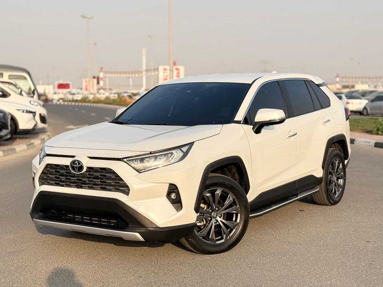 Toyota RAV4 Full option 360 camera, leather, push start Japan