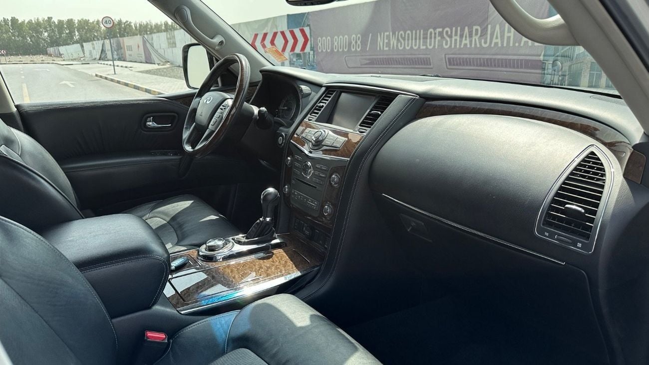 Infiniti QX80 LUXURY Standard 5.6L Full option original paint without accident