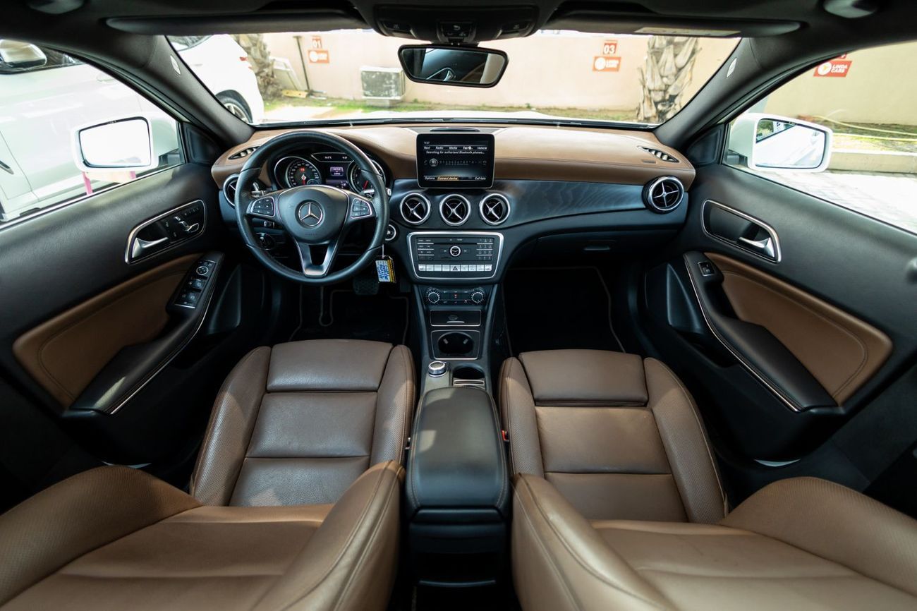 Mercedes-Benz GLA 250 Std 2.0L (211 HP)