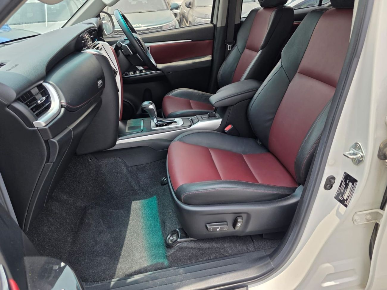 Toyota Fortuner diesel 2,8 liter right hand drive leather power seats with back camera