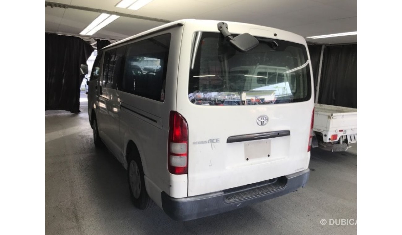 Toyota Regius Hiace Van Used RHD 2004MY/DX/KDH200V Diesel 2KD Engine Manual Transmission LOT # 588