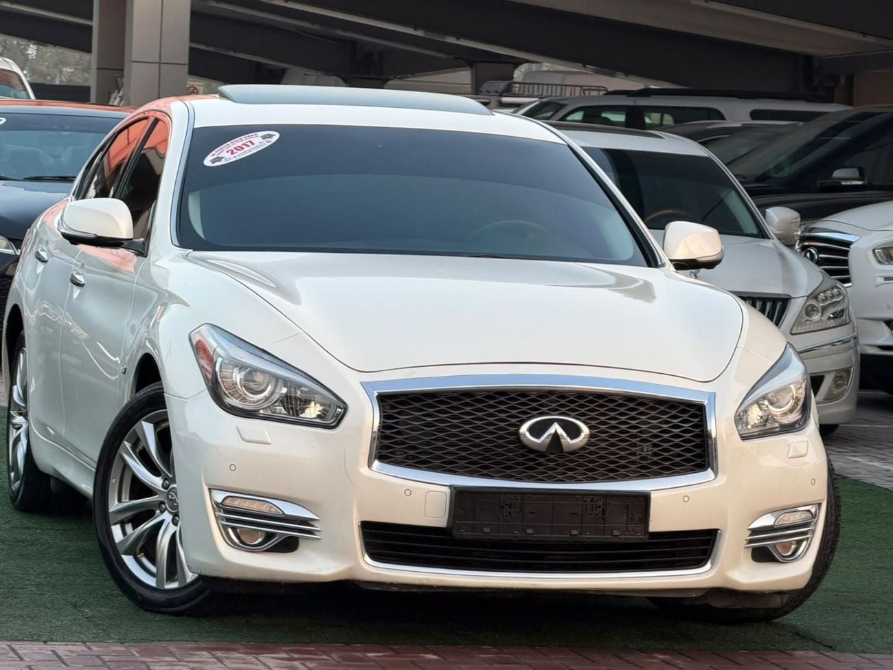 Infiniti Q70 EXCELLENCE First owner from the dealership, full option, sunroof, two keys