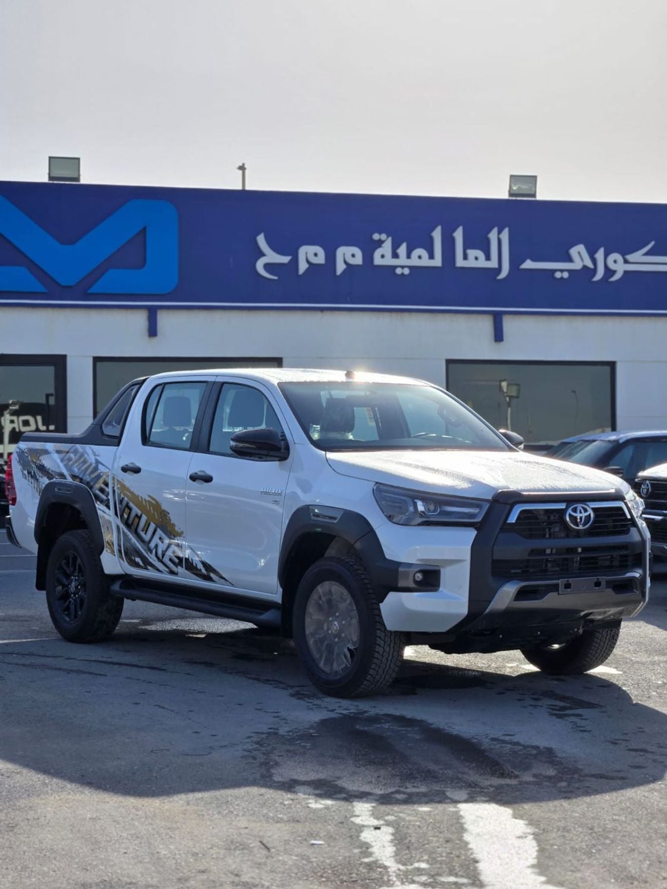 تويوتا هيلوكس ADVENTURE 4.0L V6 A/T FULL OPTION DOUBLE CABIN PICKUP