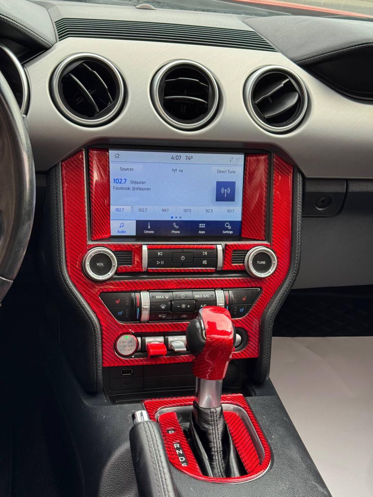 Ford Mustang EcoBoost / 2.3L V4 / BIG SCREEN / RADAR / BLIND SPOTS / REMOTE START / IN PERFECT CONDITION