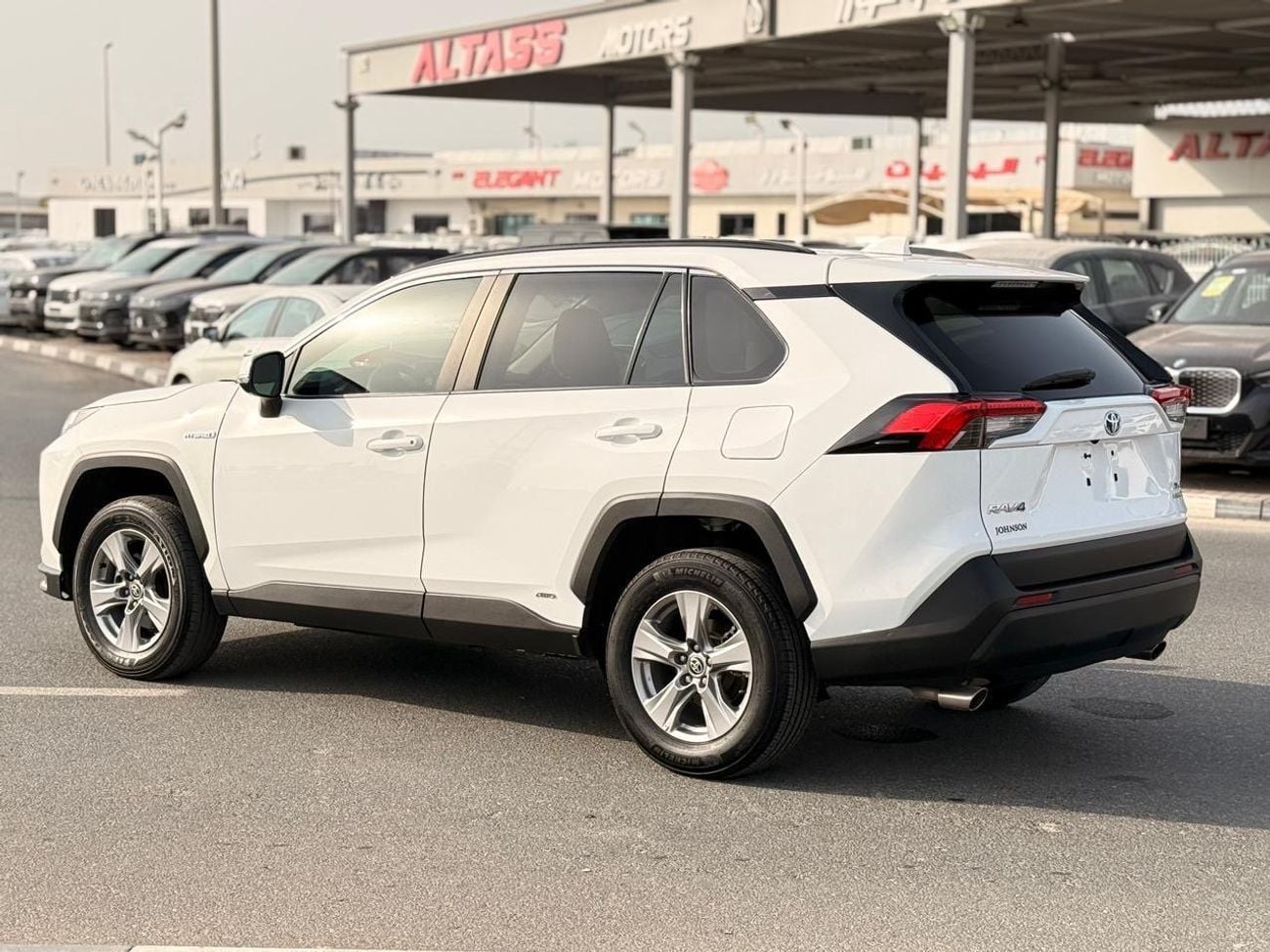 Toyota RAV4 XLE HEV Hybrid XLE 2.5L
