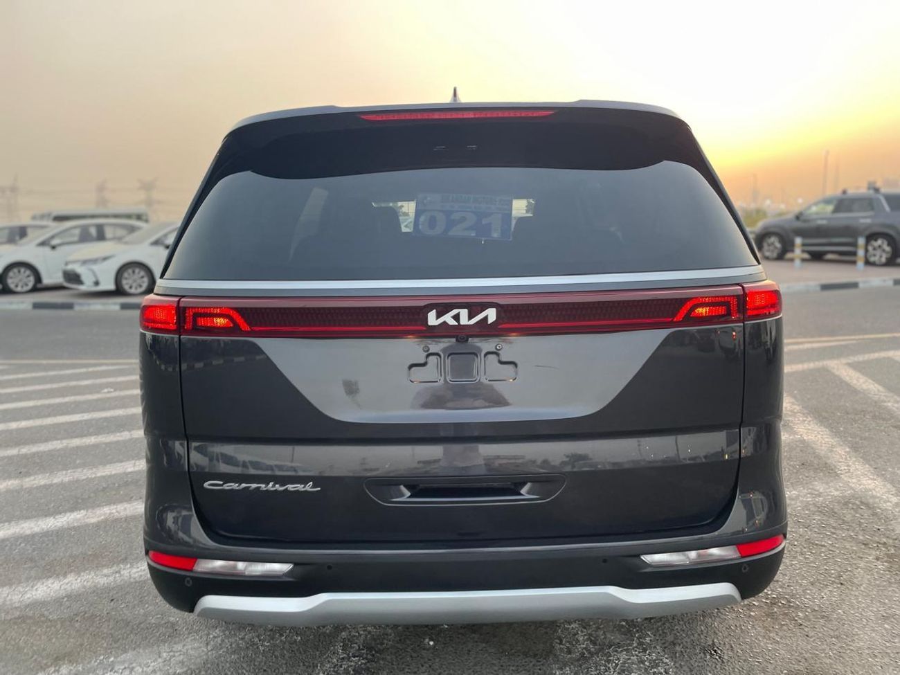 Kia Carnival 2022 EX 3.5L V6 - Full Option - 8 Seater - Front & Rear Radar Sensor - Trunk / Door Ful