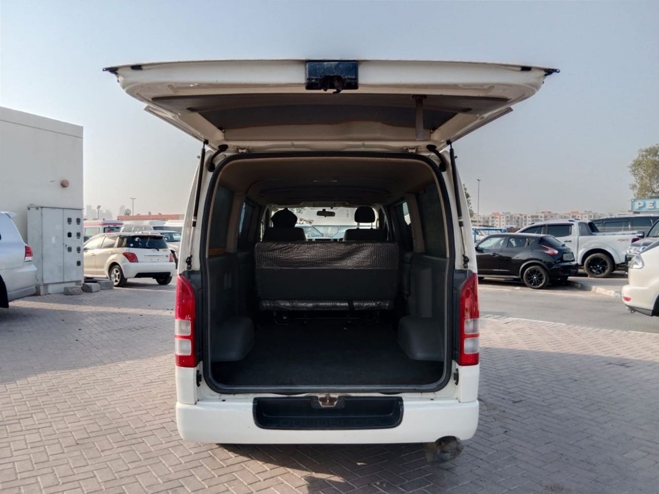 تويوتا هاياس TOYOTA HIACE VAN RIGHT HAND DRIVE (PM1613)