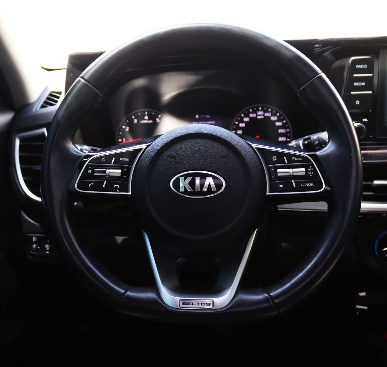 كيا سيلتوس كيا سيلتوس2021 - خليجى- فل أوبشن - بمحرك 1.6L بدون حوادث - بحاله ممتازه من الداخل والخارج