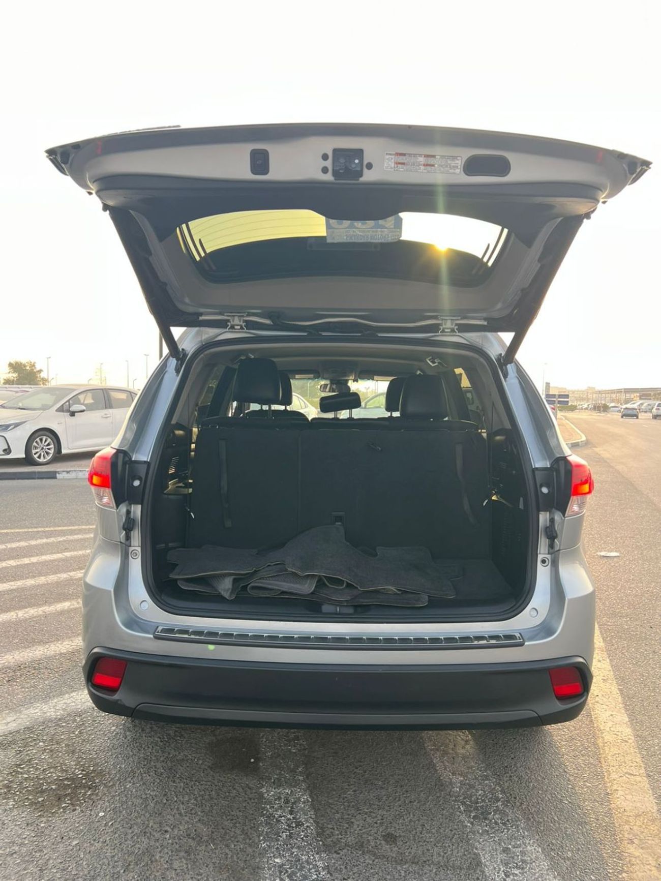 Toyota Highlander 2017 Toyota Highlander LE Plus - MidOption - 3.5L V6 - Full 7 Seater - Trunk Auto