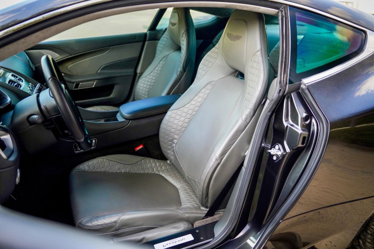 Aston Martin Vanquish Aston Martin Vanquish Carbon Black