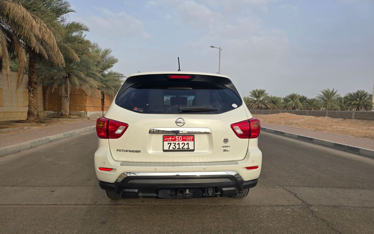 Nissan Pathfinder S 3.5L (271 HP)