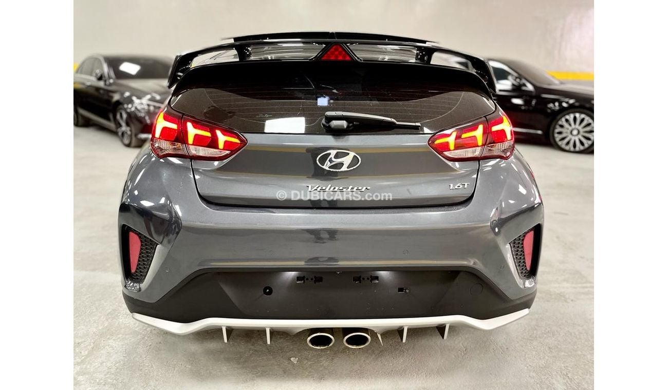 Hyundai Veloster Hyundai Veloster turbo s 2018 Perfect conditions original body paint