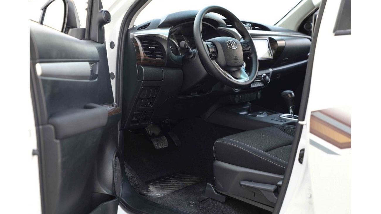 تويوتا هيلوكس 2024 تويوتا هايلكس 4x4 DC 2.7 HI - أبيض بلاتيني لؤلؤي من الداخل أسود | تصدير فقط