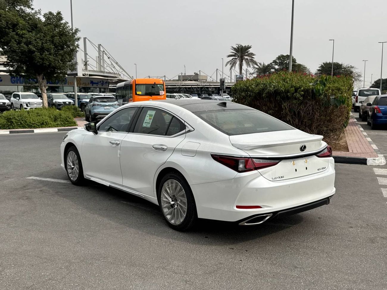 لكزس ES 350 2025 LEXUS ES350 3.5L PANAROMIC ELITE GCC BRAND NEW 0KM