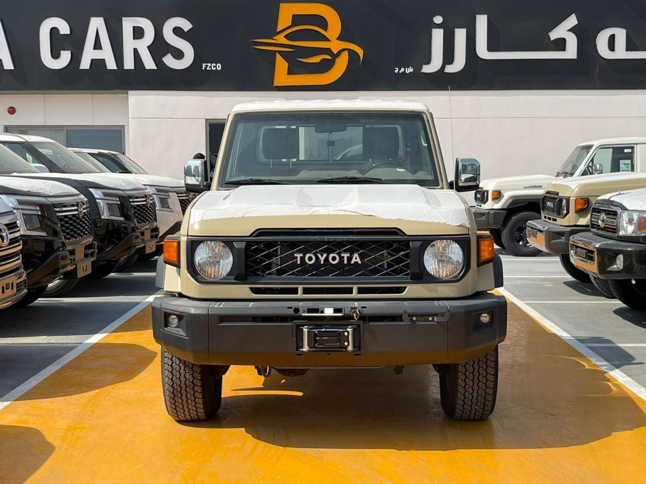 Toyota Land Cruiser Pick Up Toyota LAND CRUISER SC AT PETROL 4.0L WIN-DIFF-COOLBOX