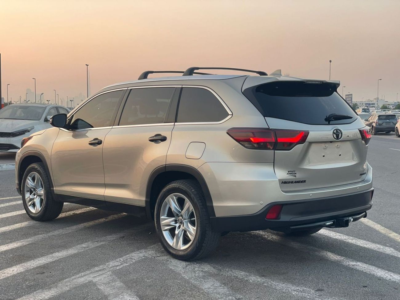 تويوتا هايلاندر 2016 Toyota Highlander Limited Edition 3.5L V6 Full Option 7 Seater - With Radar Leather Electric se