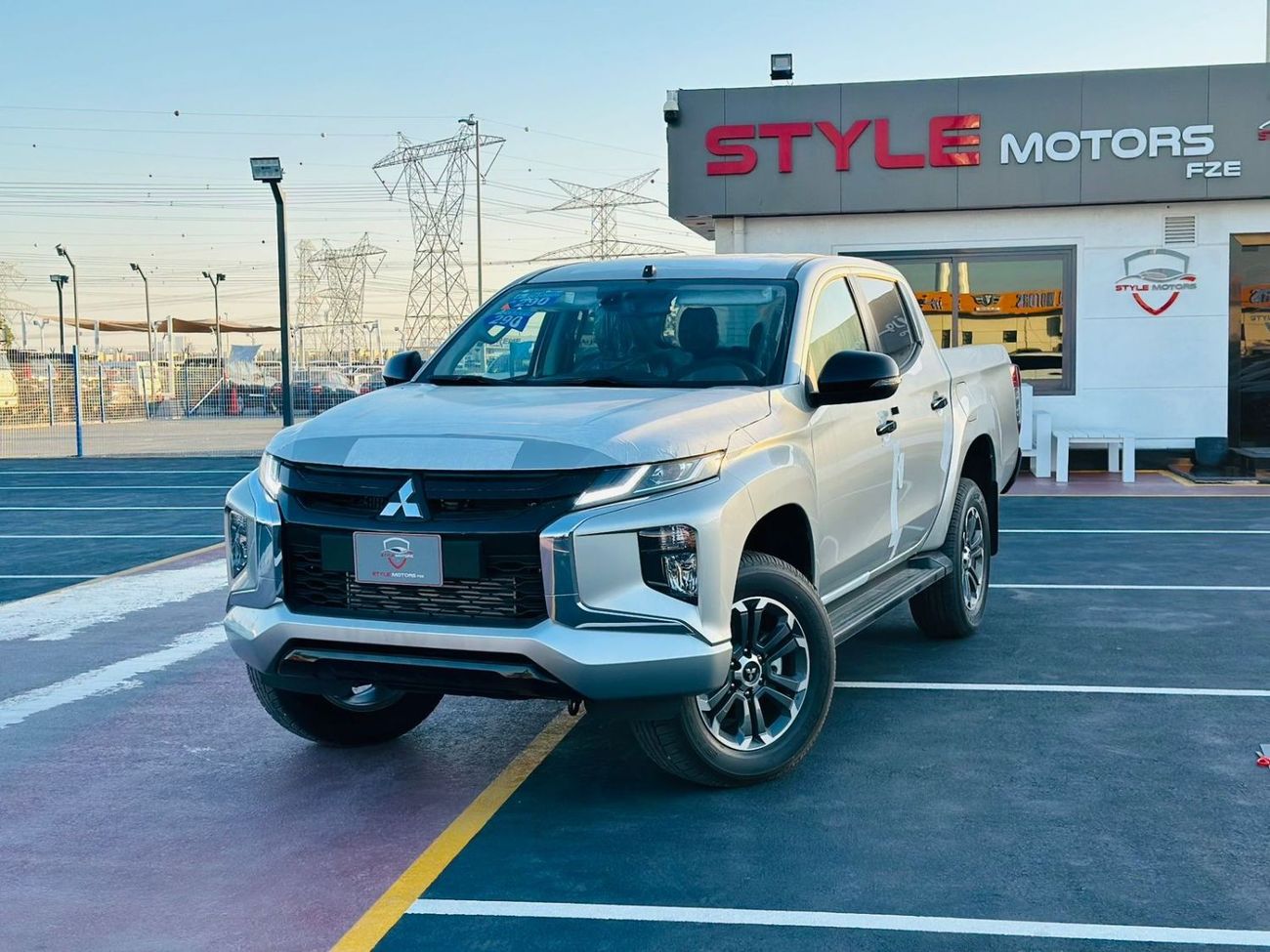 Mitsubishi L200 Mitsubishi L200 SPORTERO DIESEL - 2.4L - DOUBLE CABIN - 4X4 - A/T - POWER LOCKS AND POWER WINDOWS