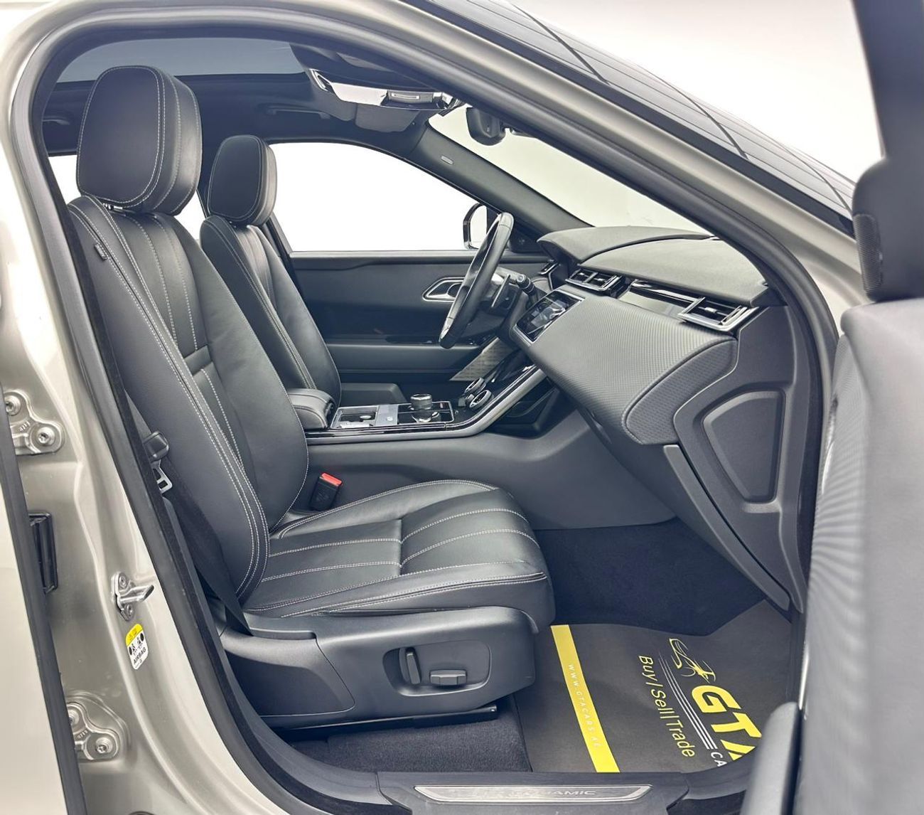 لاند روفر رينج روفر فيلار 2019 Range Rover Velar P250 SE R-Dynamic, 2026 Range Rover Warranty, 2029 Range Rover Service Contra