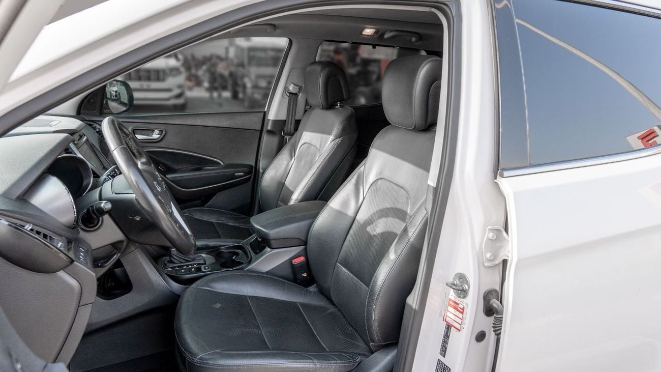 Hyundai Santa Fe 2016 Hyundai Santa Fe 3.3L AT Petrol (White)