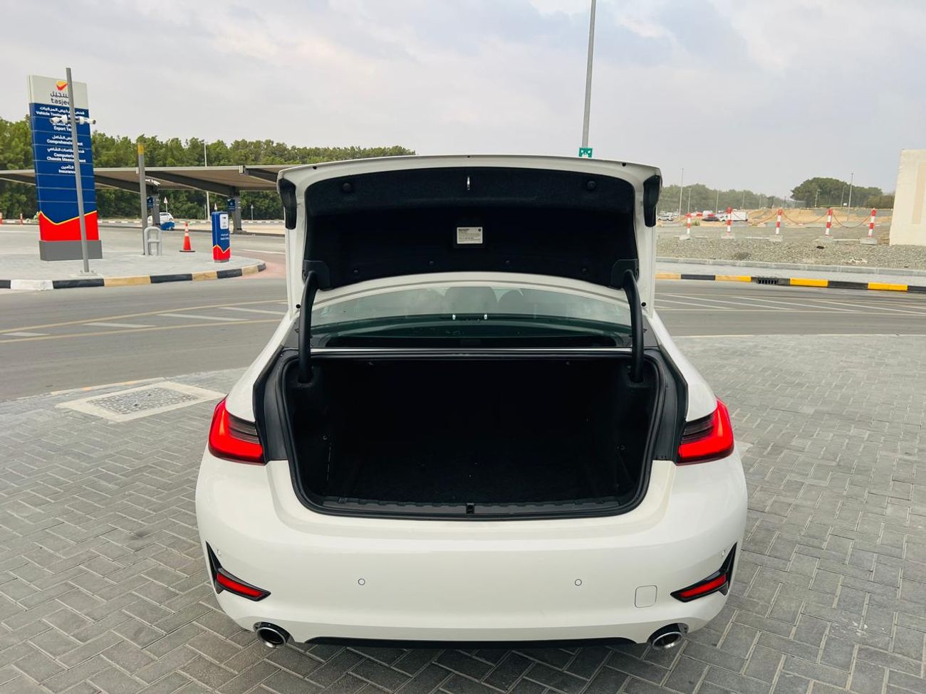 بي أم دبليو 330i Std 2.0L