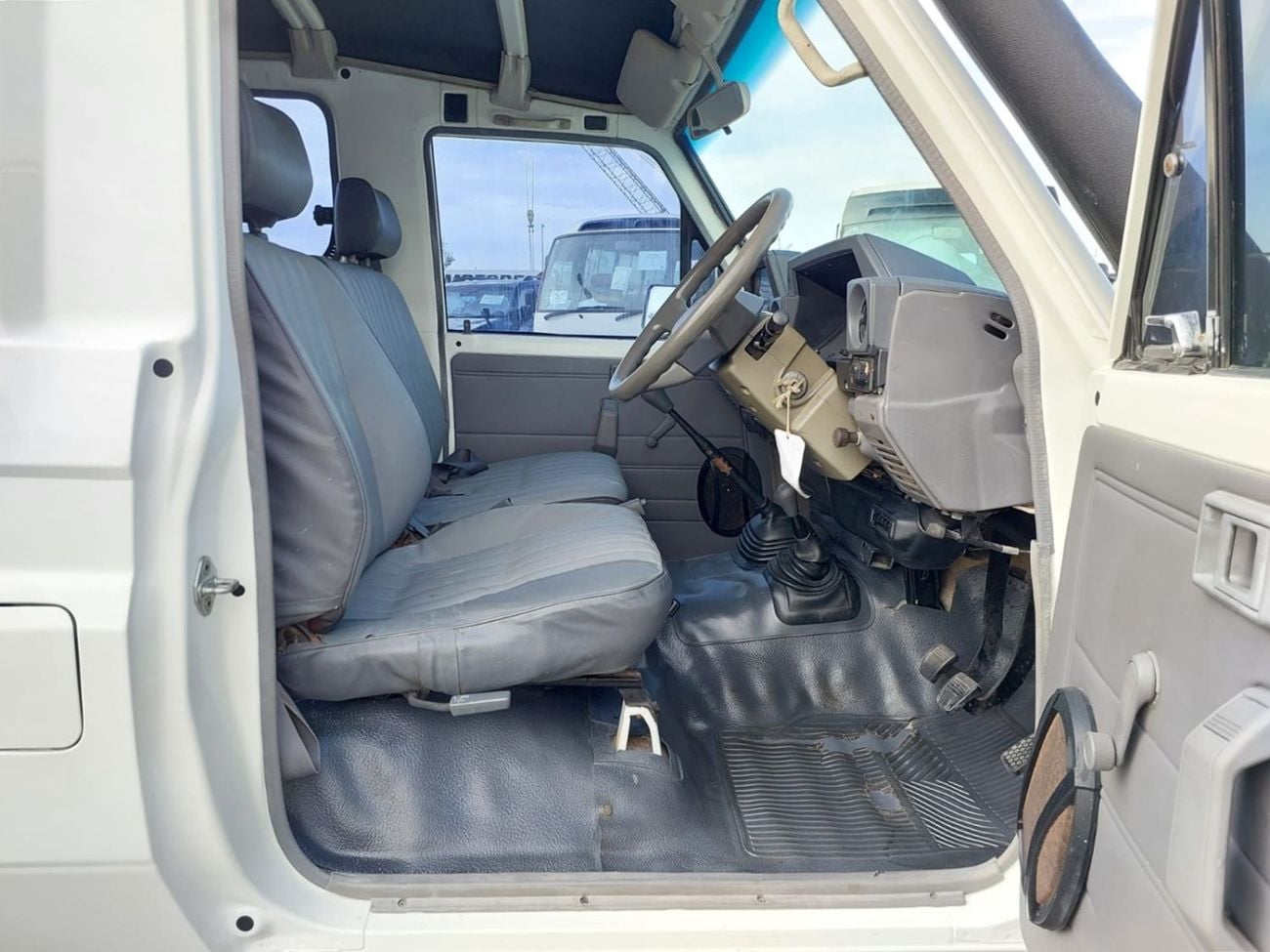 Toyota Land Cruiser TOYOTA LAND CRUISER HARDTOP SUV RHD 1998 MODEL 4.2 L DIESEL MANUAL(PM16921)