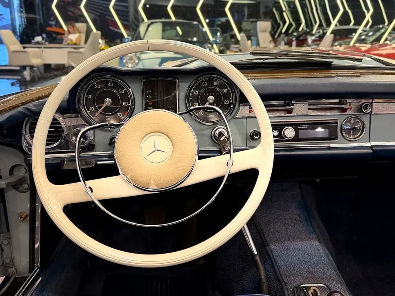 Mercedes Benz SL 280 Pagoda (W113) - Japanese Specs