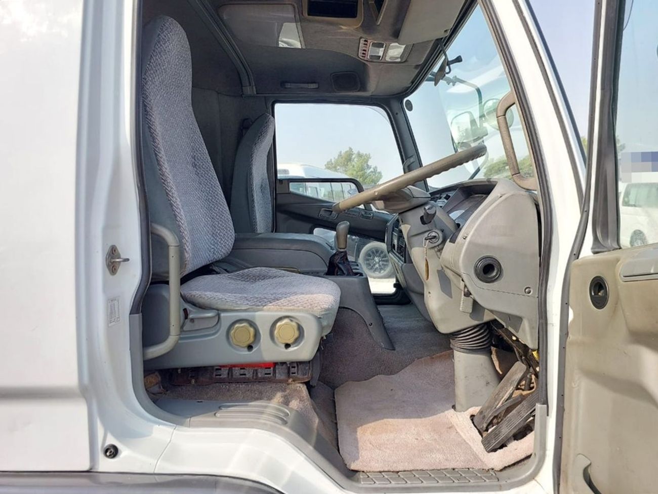 Mitsubishi Fighter MITSUBISHI FIGHTER TRUCK RHD 1998 MODEL 8.2 L DIESEL MANUAL(PM40025)