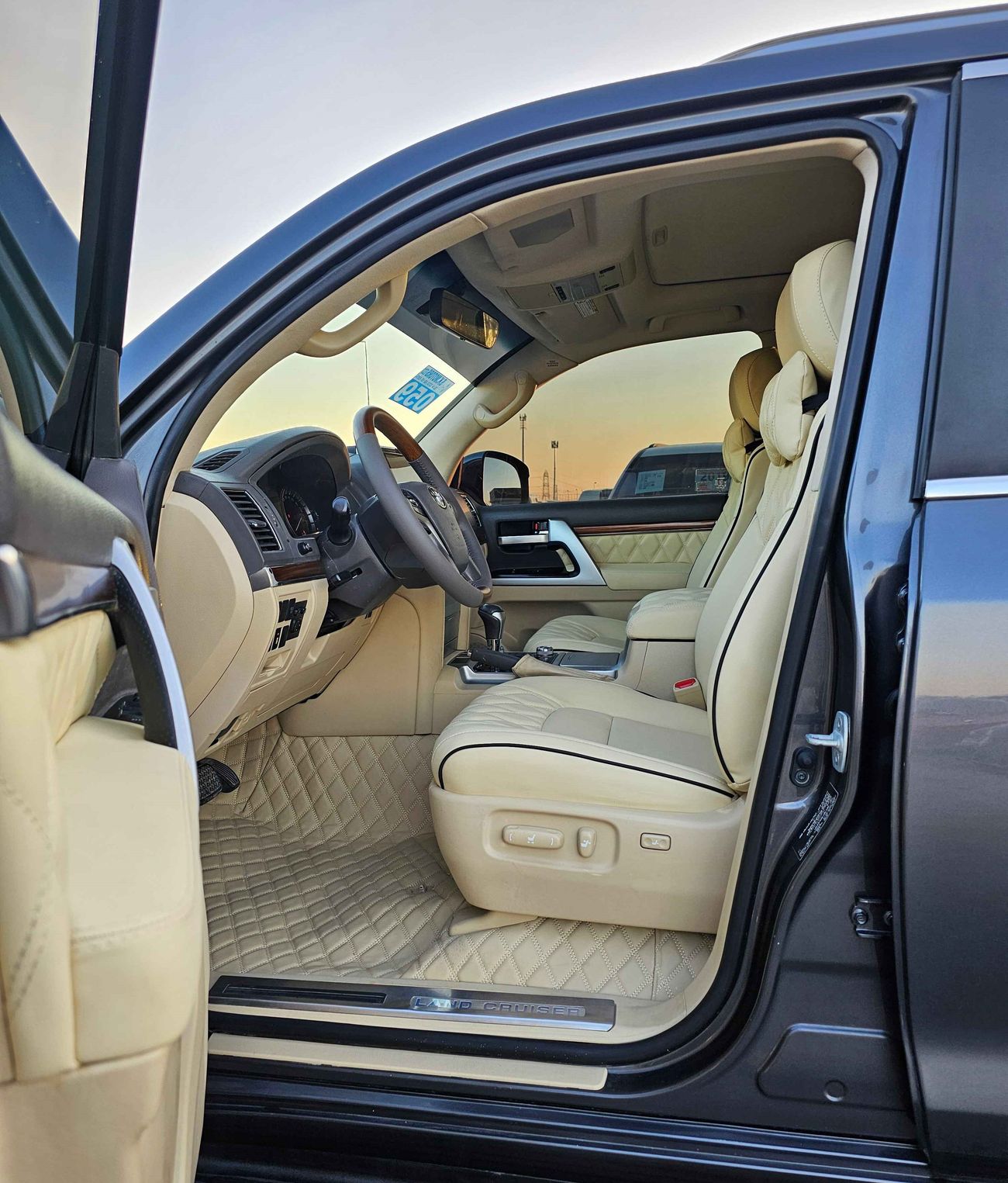 تويوتا لاند كروزر / VXR V8 / SHP  2023 / FULL OPT/LOT#24746