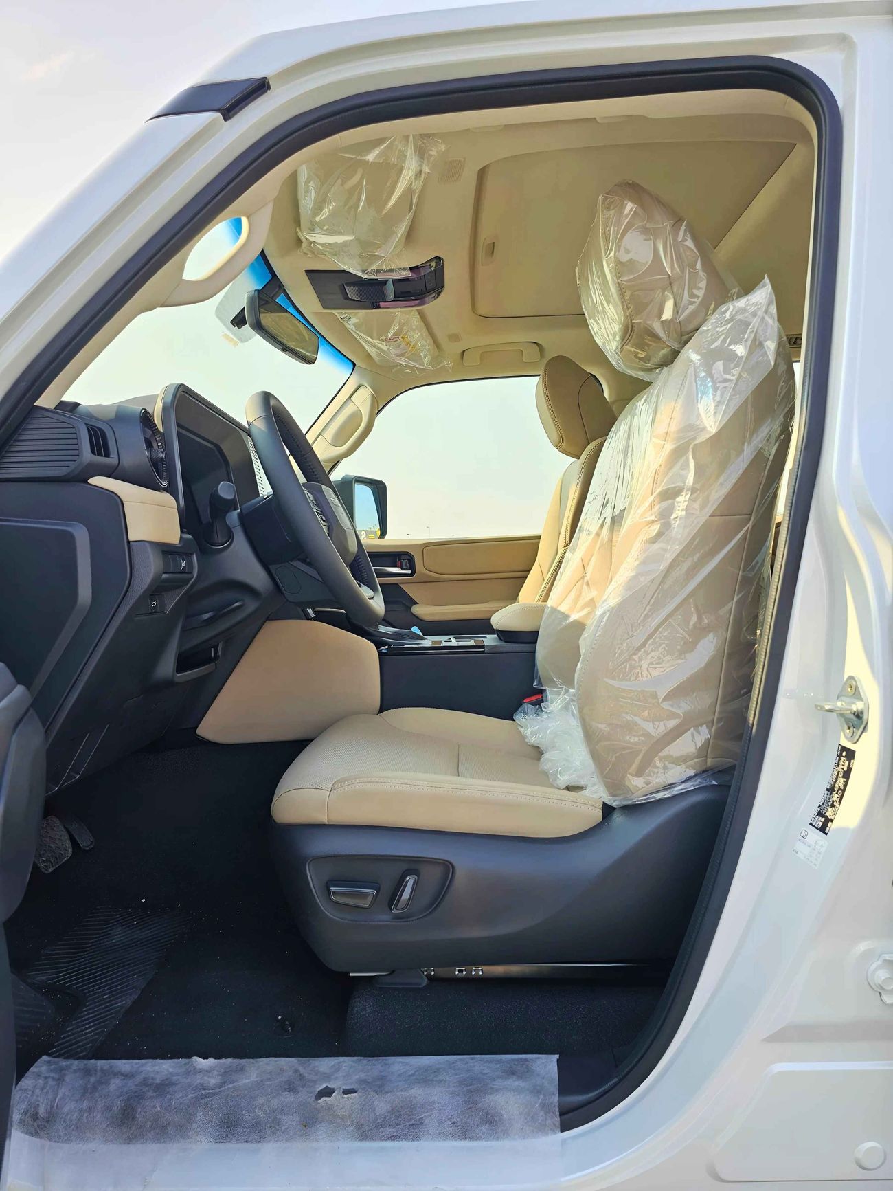 Toyota Prado 2.7L V4 PETROL / PUSH START / SUNROOF / MID OPTION (CODE # MID OPTION )