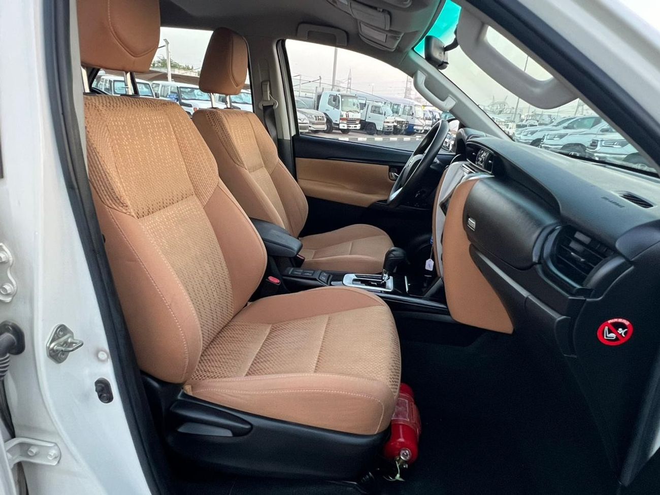 Toyota Fortuner 2020 TOYOTA FORTUNER EXR - 2.7L . v4 - PARKING SENSOR - GASOLINE / PETROL ⛽️ - BLUETOOTH  PLAY - GCC