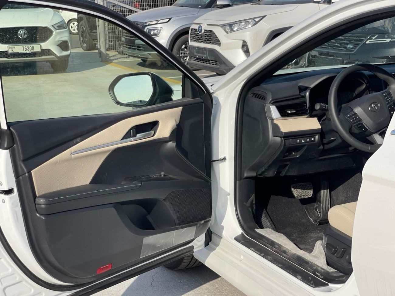 Toyota Camry 2025 TOYOTA CAMRY LE HYBRID E- PLUS