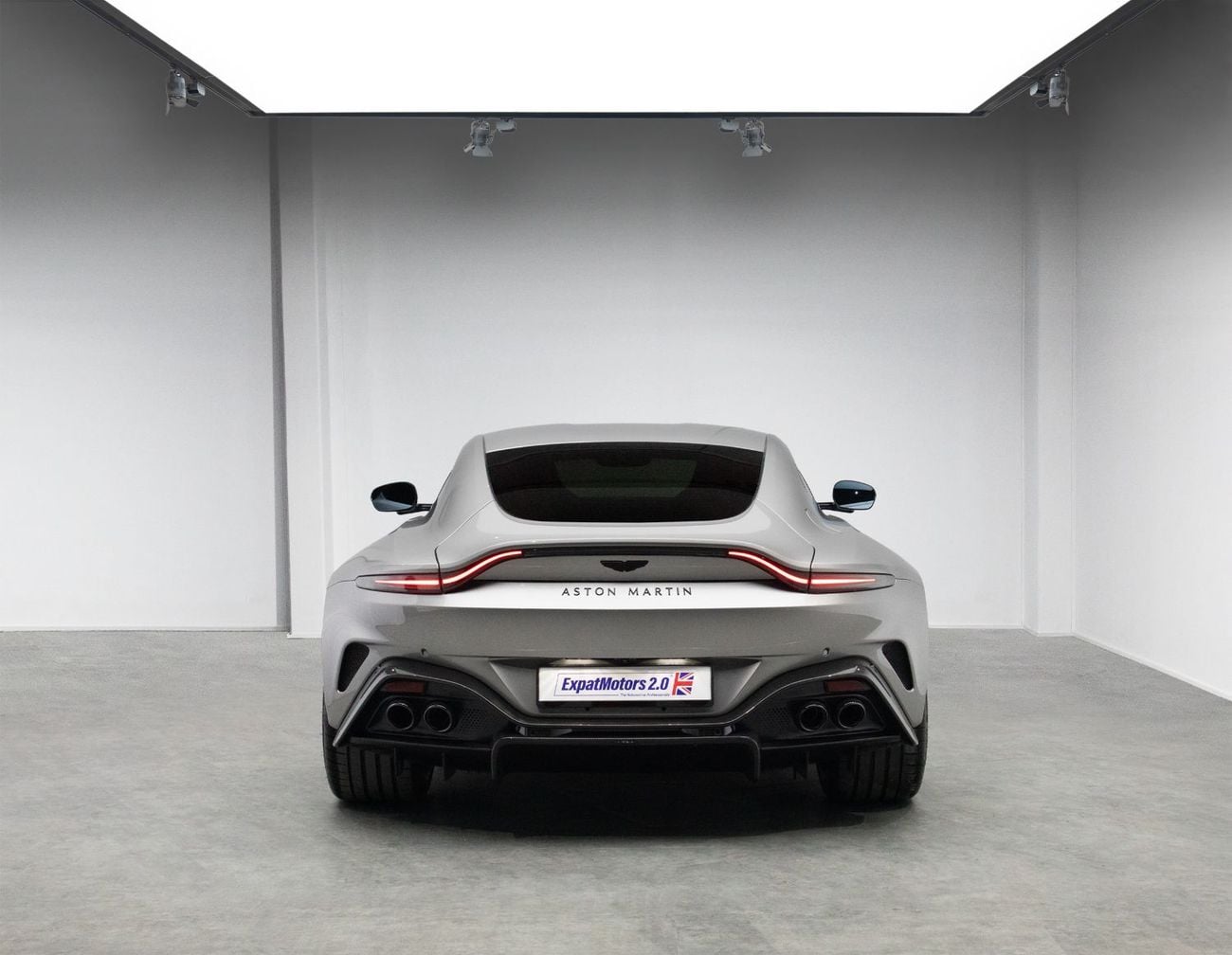 Aston Martin Vantage Standard V8