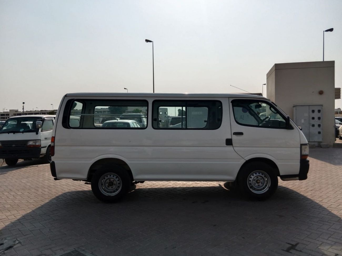 Toyota Hiace TOYOTA HIACE VAN RIGHT HAND DRIVE (PM1603)